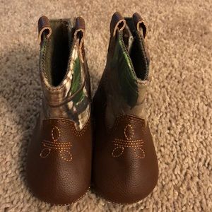 Camo baby boots